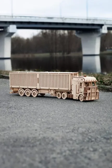 Puidust 3D pusle - konteiner-poolhaagis veoautole Road king