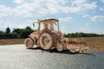 Puidust 3D pusle - mehaaniline traktor Belarus-82.3 koos adraga