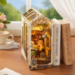 Book Nook „Holiday Café” – Stories in Books 3D puidust miniatuur